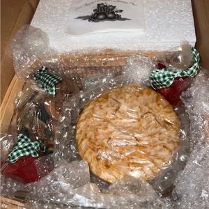 Deluxe apple orchard basket candle collection